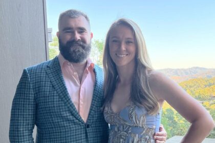 Jason Kelce condivide il suo "grande passo" di Kylie Kelce Finn