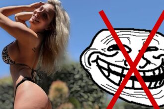 Torce di Torce di Courtney Torce di Cellulite con Bikini Post rovente