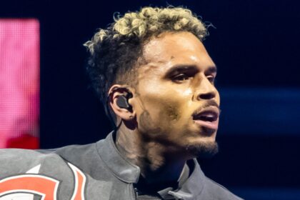 Chris Brown ha accusato l'incidente con la bottiglia al nightclub di Londra