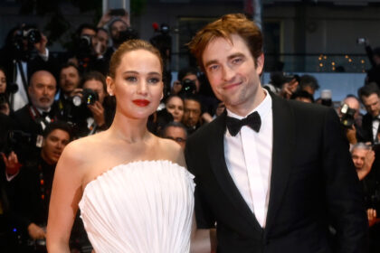 Jennifer Lawrence Wows in White al fianco di Robert Pattinson alla premiere di "Die, My Love" al Cannes Film Festival 2025