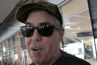 Adam Carolla sostiene le tariffe cinematografiche straniere al 100% di Donald Trump