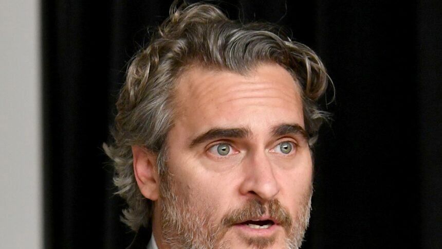 Volvo SUV di Joaquin Phoenix rubato fuori dalla sua casa di Los Angeles