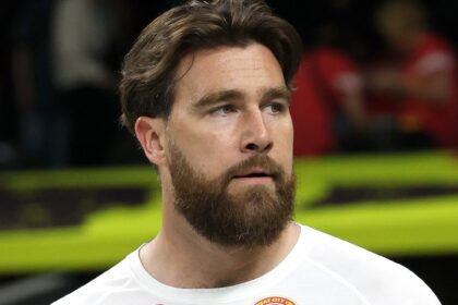 Il barbiere di Travis Kelce Vince Garcia si rivolge alle voci sul trapianto di capelli