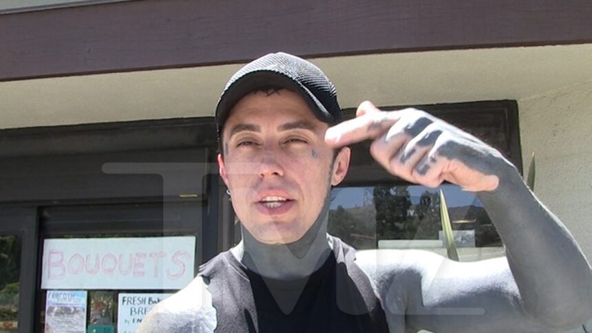 Ronnie Radke afferma che l'FBI è coinvolto in Brittany Furlan Catfishing Affermate tra Tommy Lee Spalato