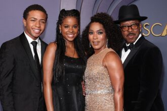 Courtney B. Vance dà un'idea dei suoi figli di Angela Bassett