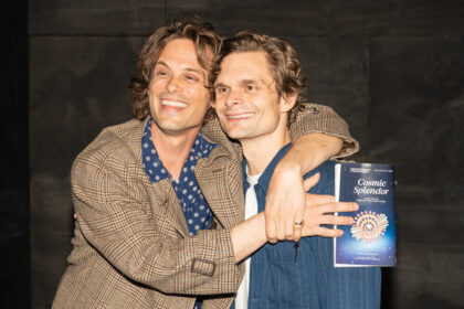 Matthew Gray Gubler incontra finalmente il suo doppelganger di Broadway, Andrew Durand, al nuovo musical "Dead Outlaw"