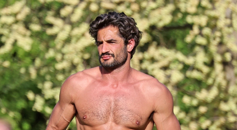 Ex Guy Binns di Eiza Gonzalez diventa senza maglie