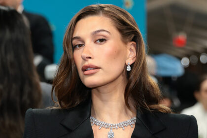 Il Rhode Skincare di Hailey Bieber vende alla bellezza degli elfi per $ 1 miliardo, i suoi nuovi ruoli hanno rivelato