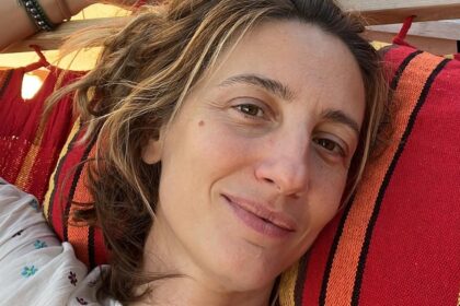 ''Mio figlio è uscito blu'': l'attrice Francesca Inaudi racconta il parto da incubo e perché oggi è diventata una doula - Gossip.it