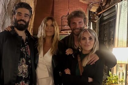 Selvaggia Lucarelli e il futuro sposo Lorenzo a cena con l'ex marito di lei Laerte Pappalardo e la sua nuova compagna Laura: foto - Gossip.it
