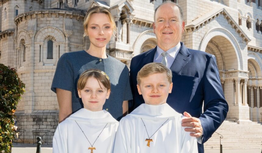 I figli gemelli di 10 anni di Alberto di Monaco e Charlene hanno fatto la Prima Comunione: le immagini con i vestiti da cerimonia a Monte Carlo - Gossip.it