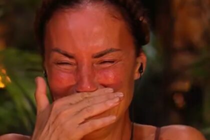 ''Ho passato più tempo nella mia vita a stare male che bene'': Antonella Mosetti scoppia a piangere in diretta all'Isola, interviene la figlia Asia - Gossip.it