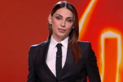 ''A 15 anni mi davano della vecchia, a 20 si scandalizzavano perché ho fatto un figlio con un uomo che aveva il doppio dei miei anni'': Anna Tatangelo si sfoga in tv - Gossip.it