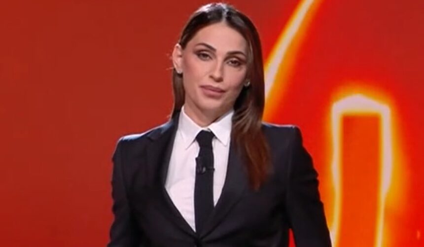 ''A 15 anni mi davano della vecchia, a 20 si scandalizzavano perché ho fatto un figlio con un uomo che aveva il doppio dei miei anni'': Anna Tatangelo si sfoga in tv - Gossip.it