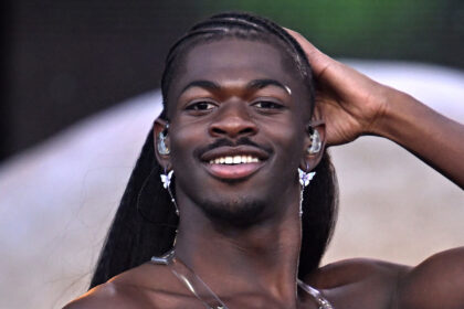 Lil Nas X tira fuori da Outloud Music Festival 2025 presso Weho Pride a causa del "problema medico in corso"