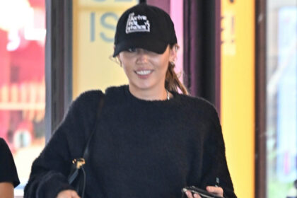 Miley Cyrus acquista nuovi gioielli in un negozio di piercing a Los Angeles!