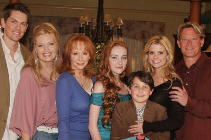 Cast 'Reba' - Dove sono adesso? Due membri del cast recitano insieme a New Sitcom!