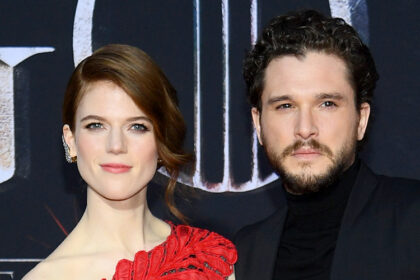 Rose Leslie rivela che lei e il marito Kit Harington hanno recentemente riparato "Game of Thrones", condivide nuovi dettagli sulla chat di gruppo per matrimoni e cast 2018