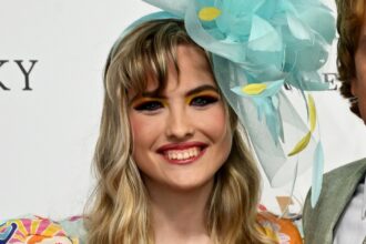 La figlia di Anna Nicole Smith Dannielynn indossa il vestito della mamma