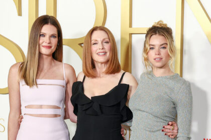 Julianne Moore cammina con il tappeto rosso con Meghann Fahy e Milly Alcock per la premiere di "Sirene" di New York!