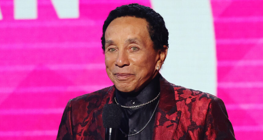 Smokey Robinson sotto indagine penale tra accuse di aggressione sessuale
