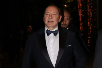 Kevin Spacey ha visto il festival cinematografico di Cannes tra notizie che sta ricevendo un premio lì