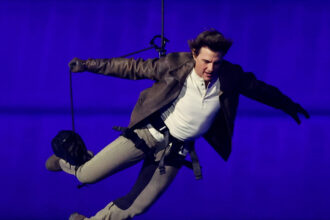 Tom Cruise concede una rara intervista, rivela ciò che accade veramente durante le acrobazie "Mission: Impossible"