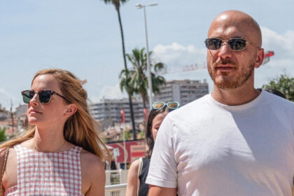 Emma Watson centina con l'attivista per i diritti umani Hassan Akkad in rara apparizione al Cannes Film Festival!