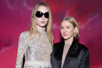 Naomi Watts e figlia Kai Schreiber gemella in abiti scintillanti alla raccolta fondi per i diritti trans per i diritti trans santo madre a New York
