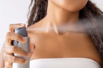 6 shampoo a secco per rinfrescare i capelli grassi e olio
