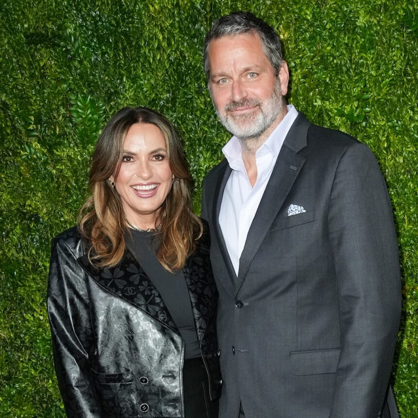Mariska Hargitay, bambini di Peter Hermann sul tappeto rosso: foto