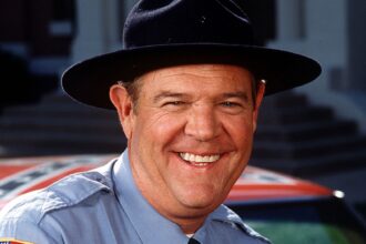 La star di "Dukes of Hazzard" Richard Hurst morto a 79 anni