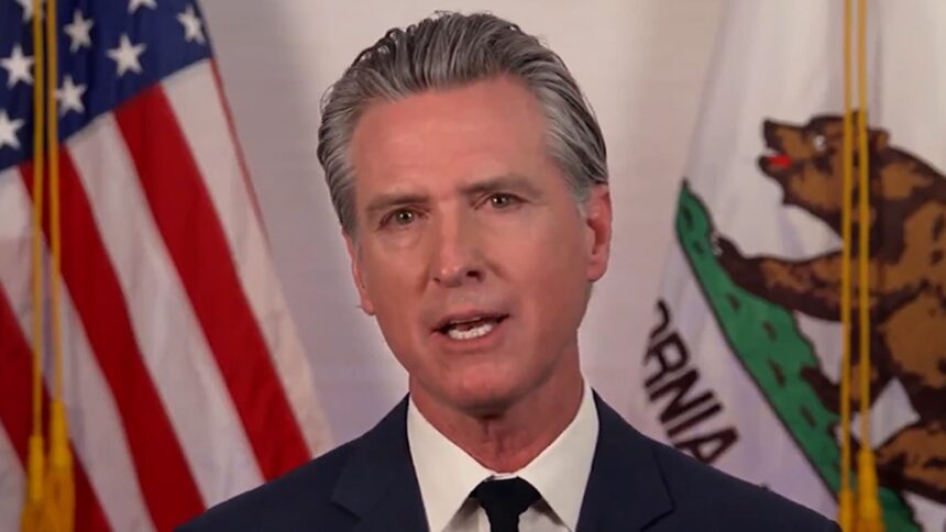 Gov. Newsom afferma che Trump aggrede la democrazia, esorta gli americani a resistere a lui