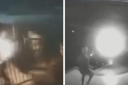 Donna che tiene il giovane figlio incendiata dal partner ubriaco, si tuffa in piscina, in video