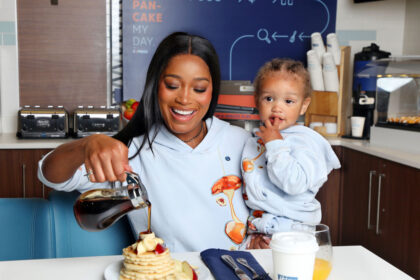 "Anything Was": Keke Palmer versa il tè sul nome del figlio Leodis
