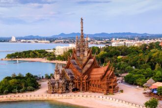 Donna transgender uccisa in Thailandia, il turista taglia il cuore