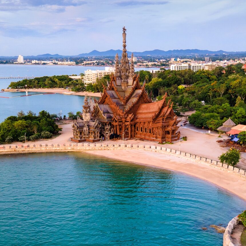 Donna transgender uccisa in Thailandia, il turista taglia il cuore