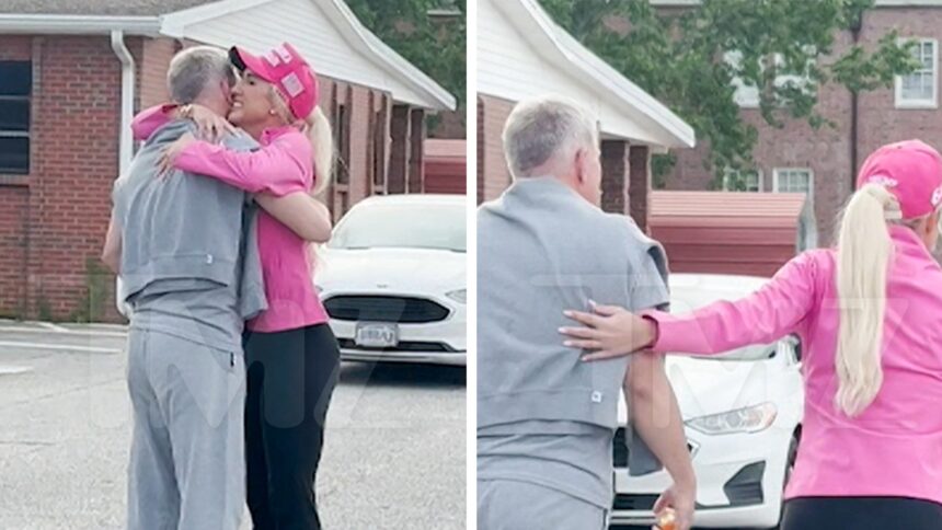 Todd e Savannah Chrisley abbracciano dopo il suo rilascio dalla prigione, in video