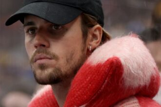 Justin Bieber sbatte le relazioni "transazionali"