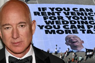 Jeff Bezos Banner di protesta svelato a Venezia prima del matrimonio a Lauren Sanchez