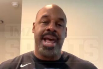 Donovan McNabb si congratula con Saquon Barkley per la copertura "Madden", pesa su "Curse"