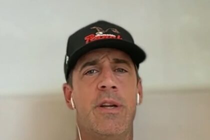 Aaron Rodgers si scontra sul suo matrimonio, "fottutamente ridicolo e imbarazzante"