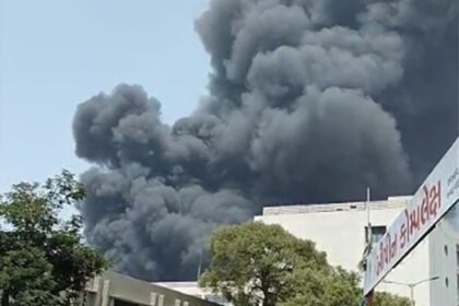 Aereo si schianta in India, più di 200 persone a bordo