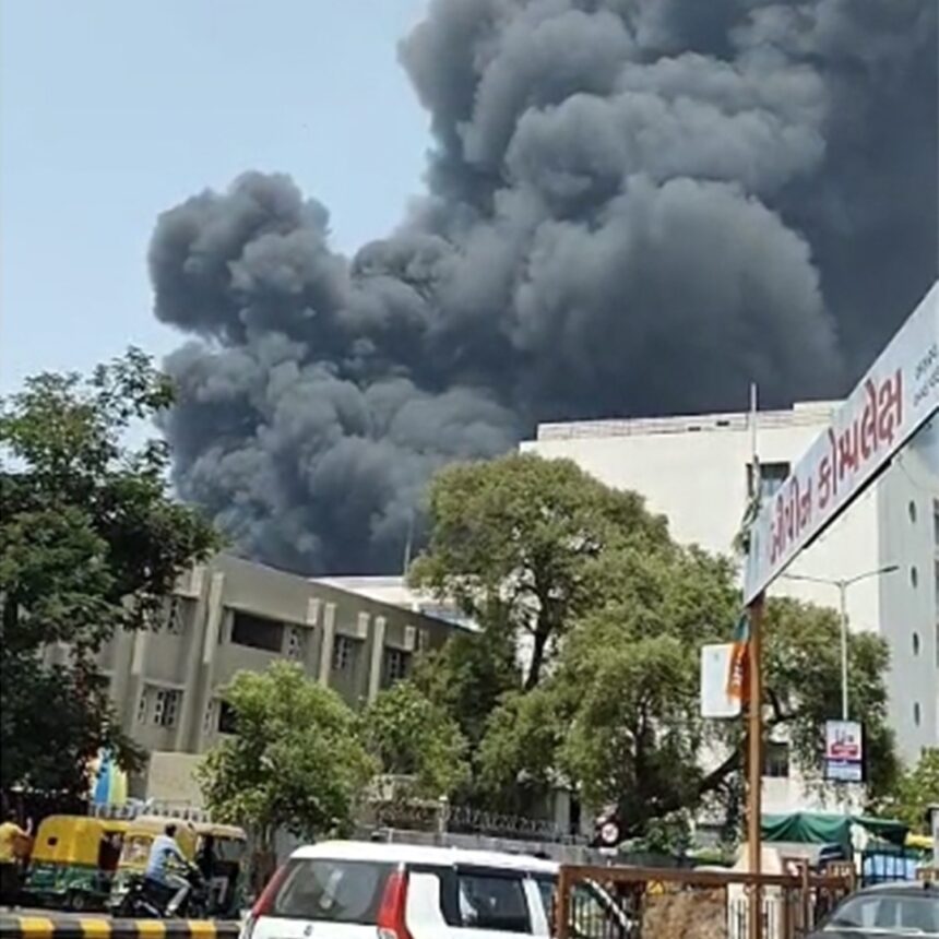 Aereo si schianta in India, più di 200 persone a bordo