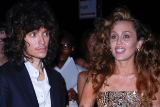 Miley Cyrus sull'essere "Cougar" in Maxx Morando Romance