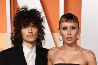 Il fidanzato di Miley Cyrus Maxx Morando in Something Beautiful Visual Album