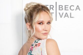 Anna Camp, fidanzata debutto sul tappeto rosso Jade Whipkey
