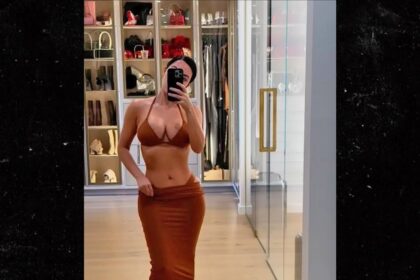 Model Kim Kardashian Bikini succinti in sontuosa camera da letto
