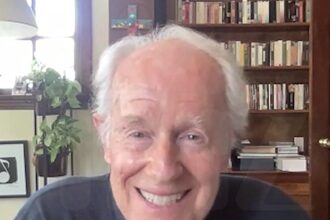 L'attore Mike Farrell 'M*a*sh' condivide i ricordi della defunta attrice Loretta Swit