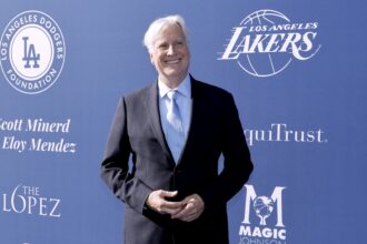 Quanti soldi ha il nuovo proprietario di Lakers - Hollywood Life